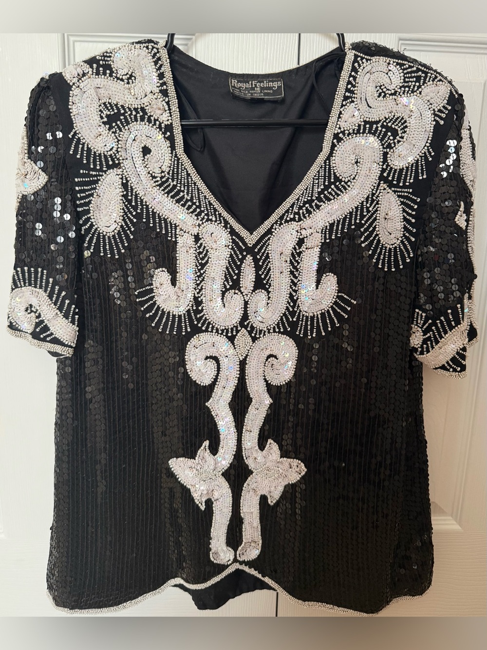 READ Royal Feelings Silk VTG Black and White Sequin Beaded Evening Top